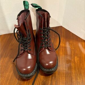 NWOT Solovair Oxblood Boots “Dr Martens” EU size 8
